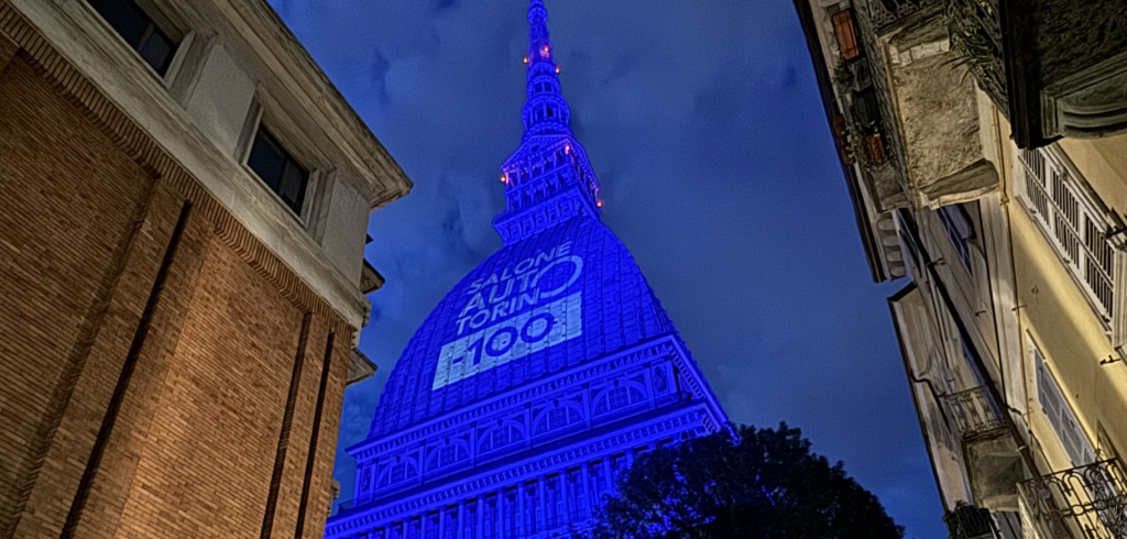 LE AUTO ARRIVANO  NEL CUORE DI TORINO